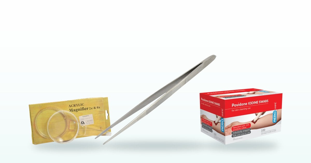 Splinter removal kit: fine-point forceps, magnifying glass and povidone-iodine swabs